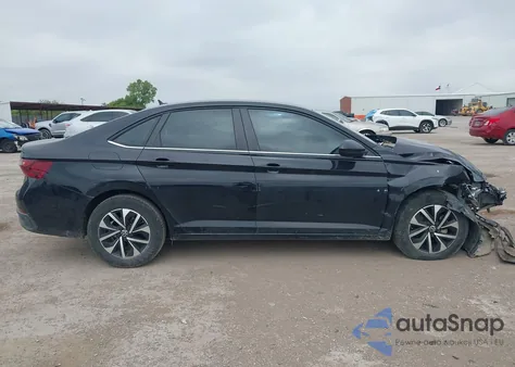 2024 Volkswagen Jetta 1.5T S z USA, uszkodzony, nr VIN 3VW5M7BU4RM103142